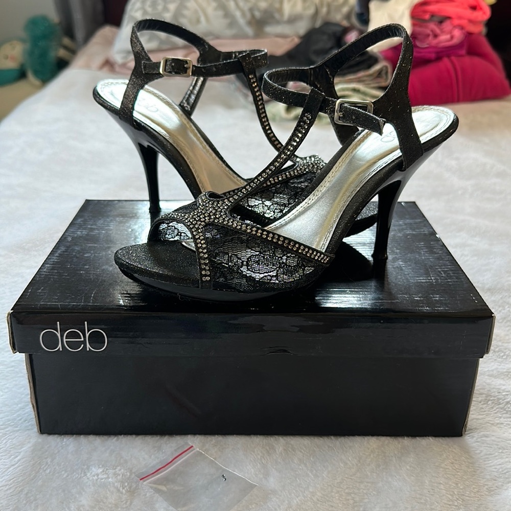 Deb heels